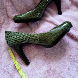 Bandolino green lizard platform heels